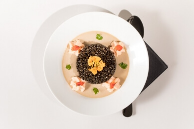 Royale de châtaigne, lentilles beluga, espuma saumon fumé